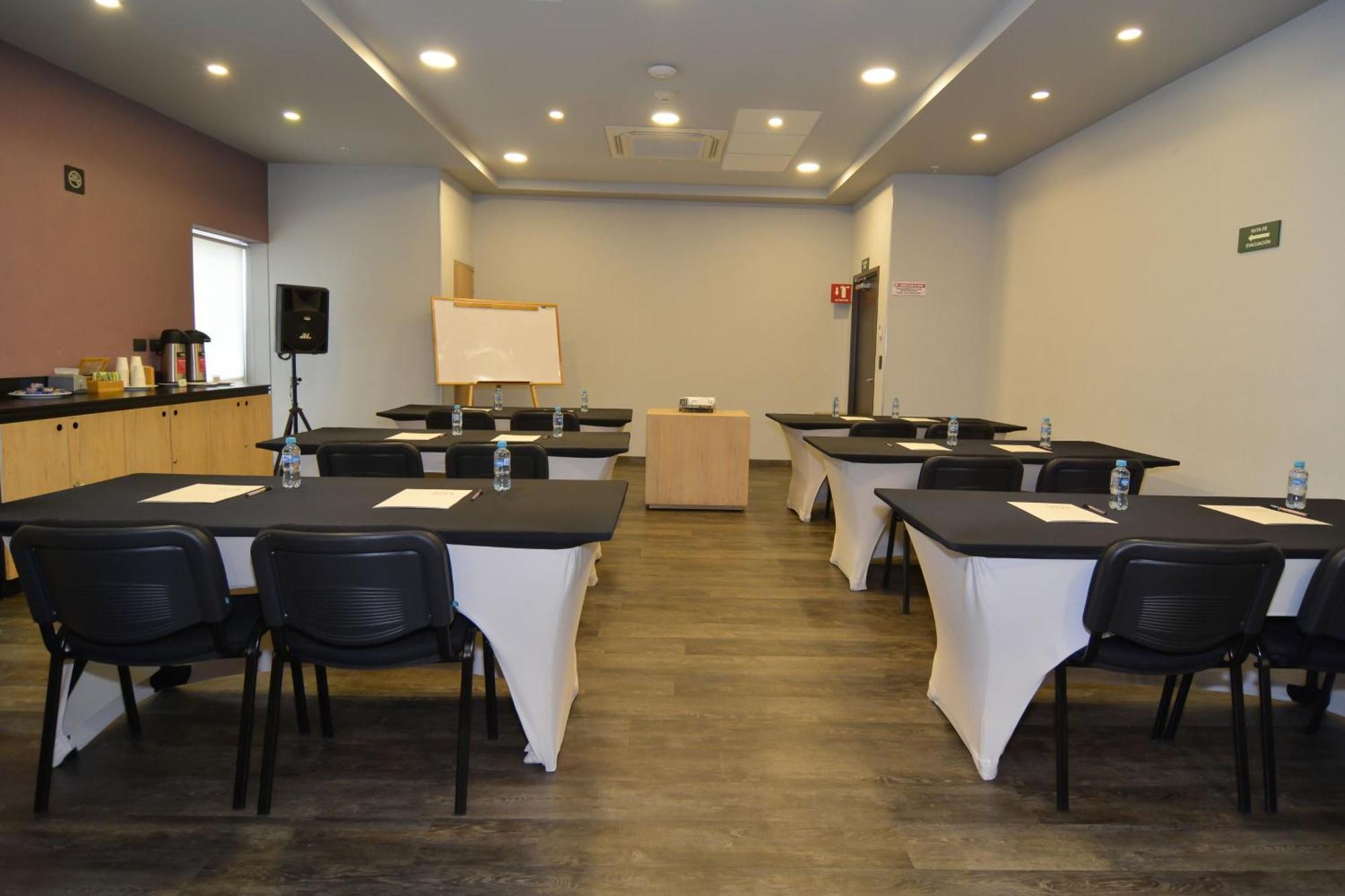 City Express Plus By Marriott Medellin Colombia Exterior foto